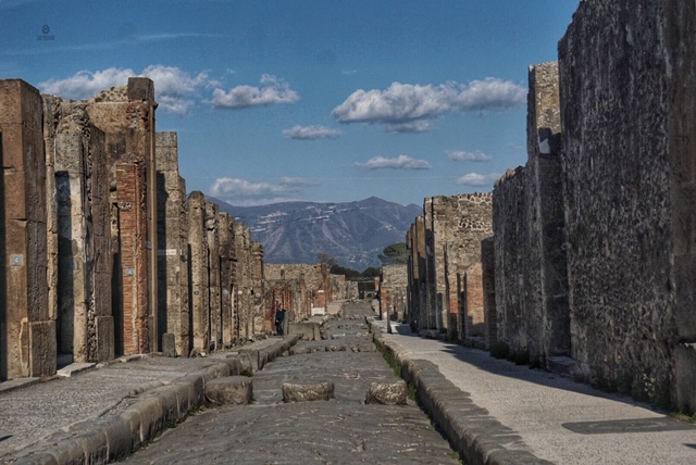 Pompeii, oraşul băgat în cenuşă şi din cenuşă în istorie